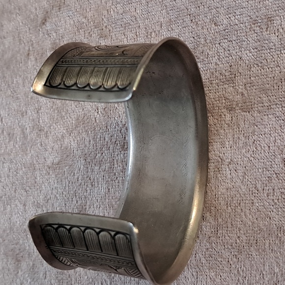 Vintage Etched Heart Cuff Bracelet Boho Cottagecore Native - Picture 3 of 4